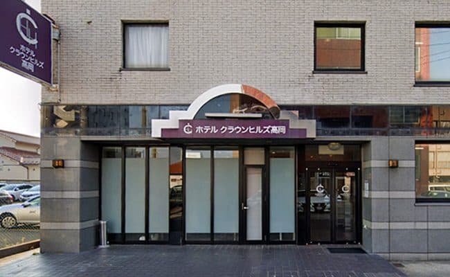 1 minute from Takaoka Station