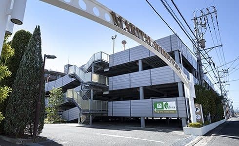 Free parking for 150 cars