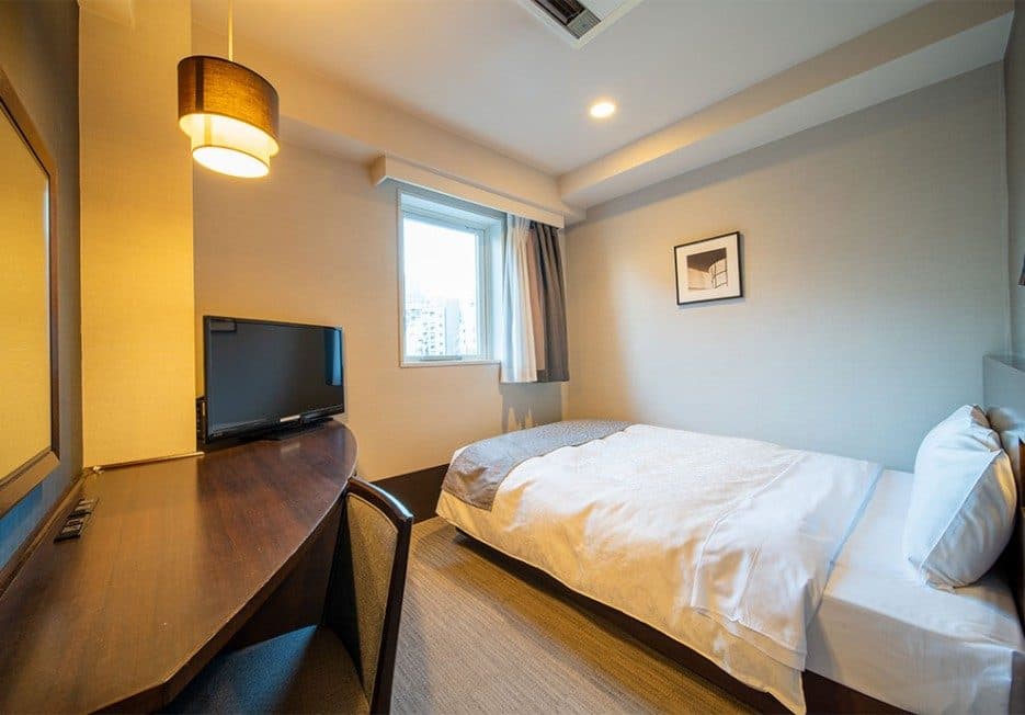 Simmons beds throughout
