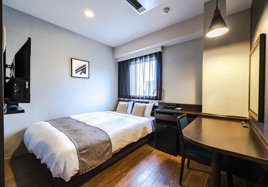 Top-floor wood-floor double