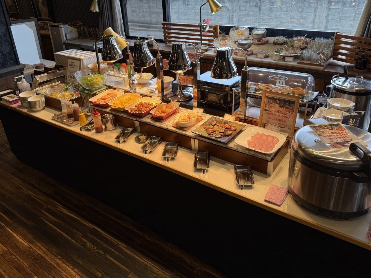 30+ item breakfast buffet