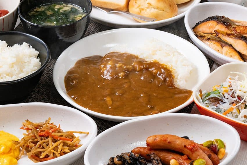 카레가 있는 조식 뷔페