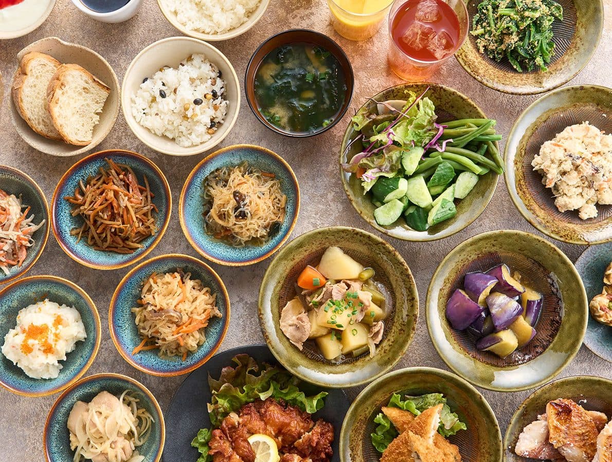아침 6시부터 뷔페 조식
