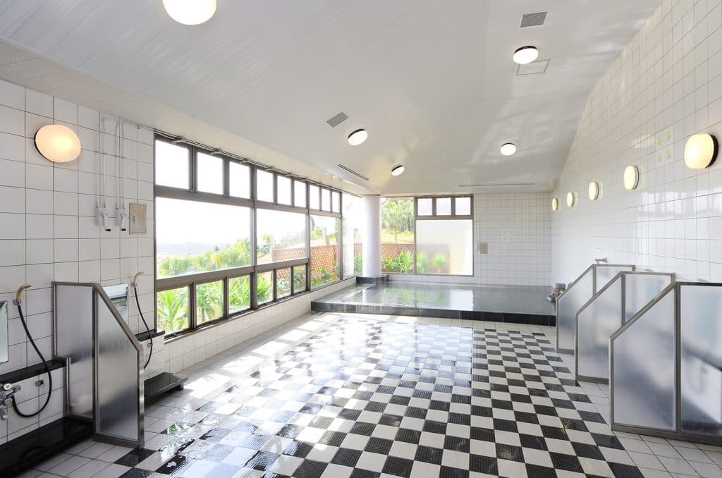 Large bath with course views