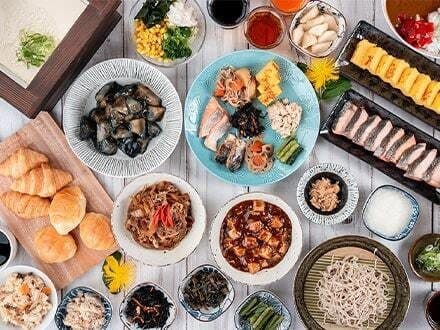 Buffet with 20+ dishes
