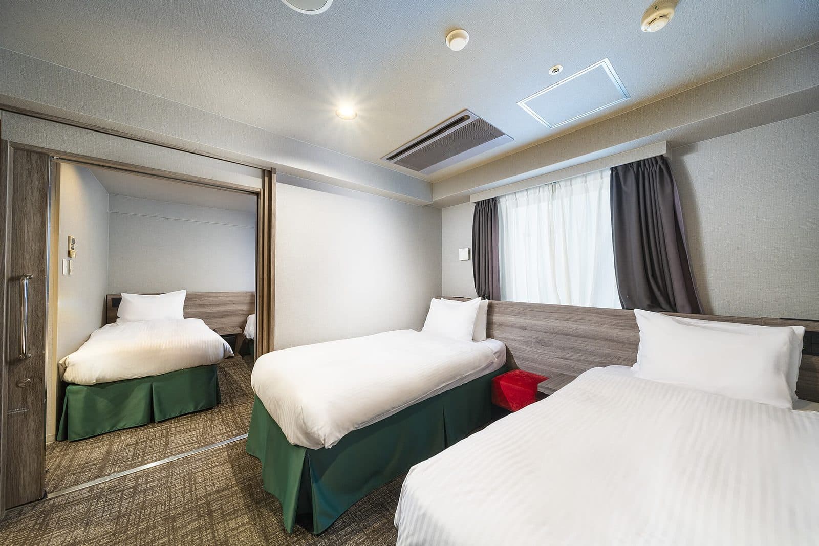 Connecting family rooms