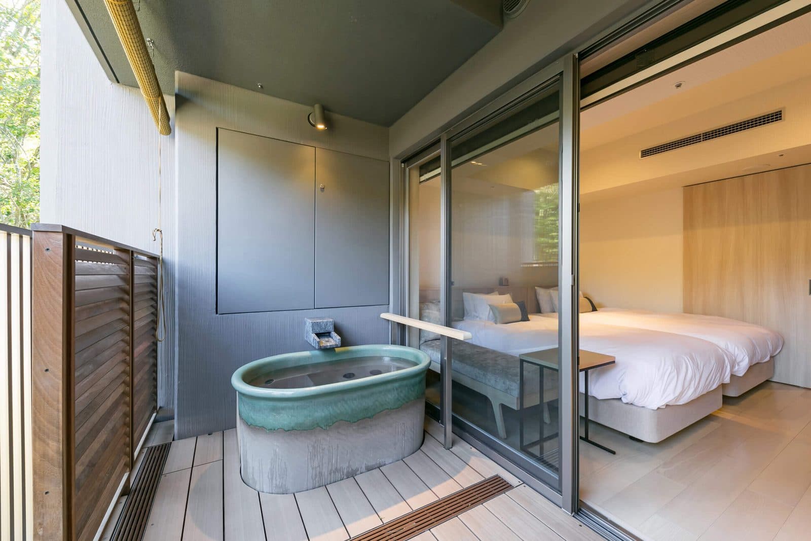 Rooms with terrace baths