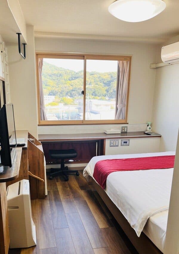 싱글룸도 세미더블 침대