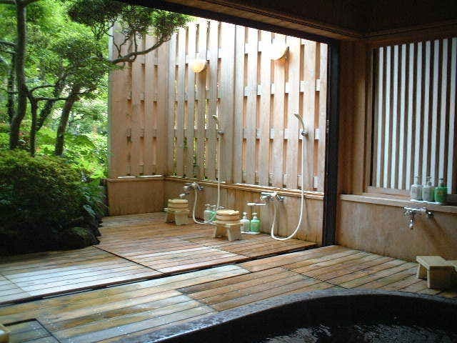 An Open-Air Garden Bath Close to Nature
