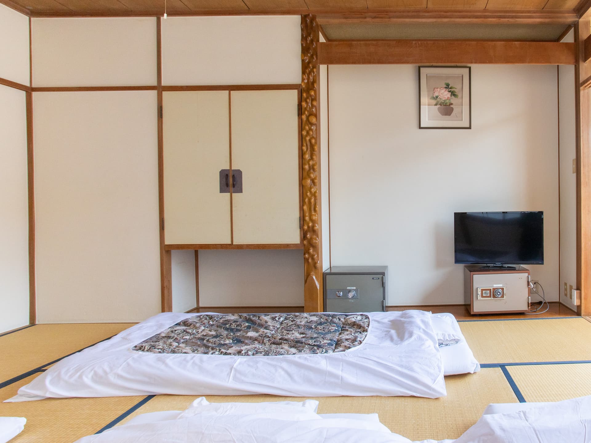A Small Hot Spring Inn of Just Eight Rooms
