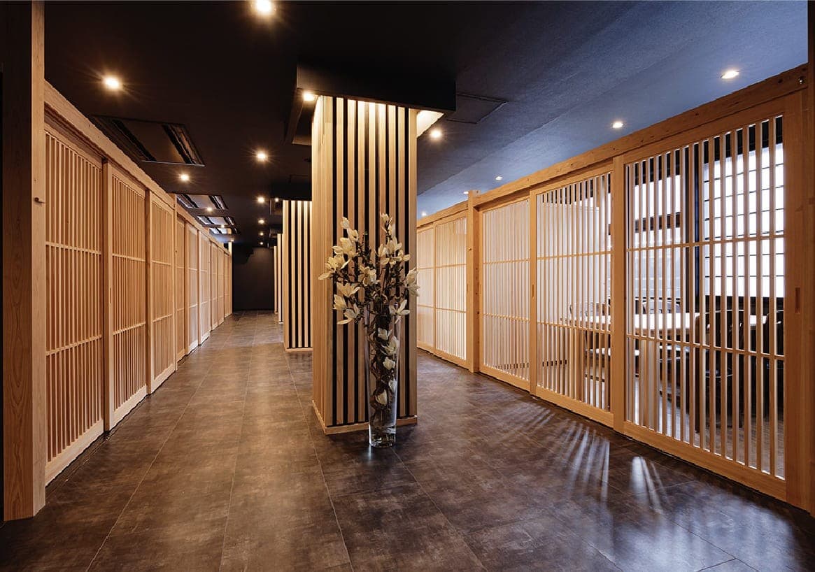 Distinctive Dining and Easy Access