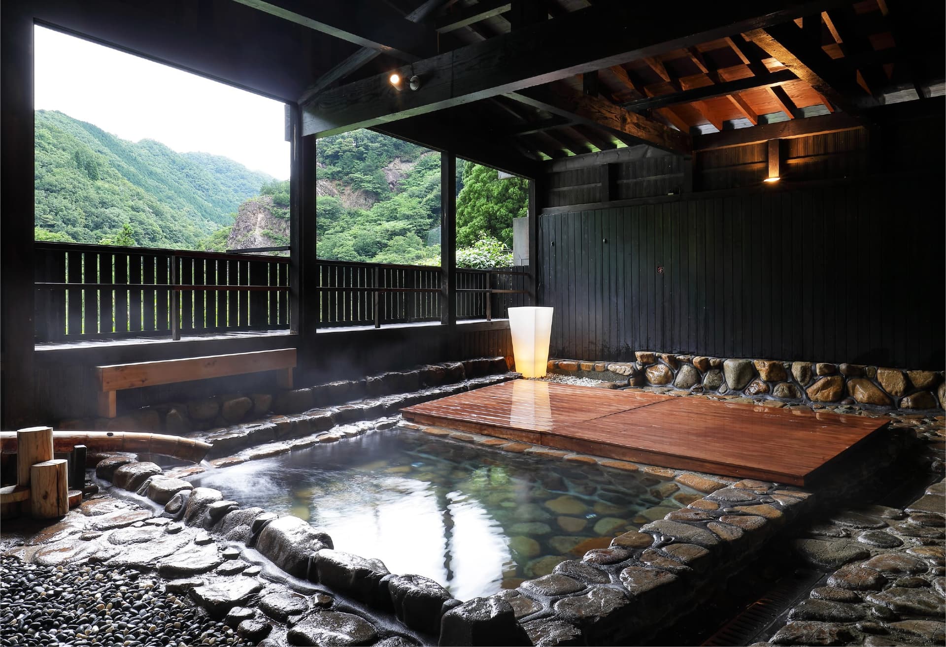 The Mountain-View Open-Air Bath, Sodan-no-Yu