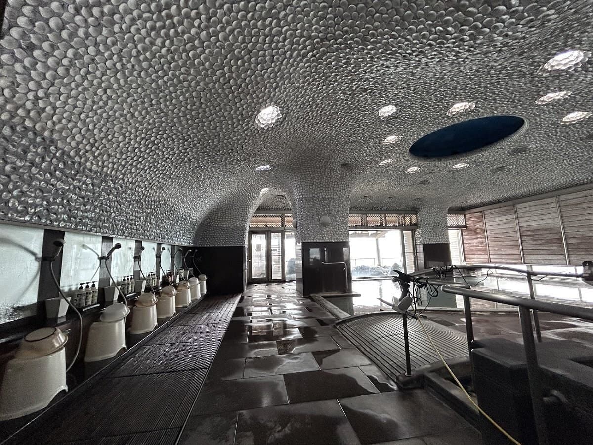 Shinjuyu, the Women's Bath Shaped Like a Pearl