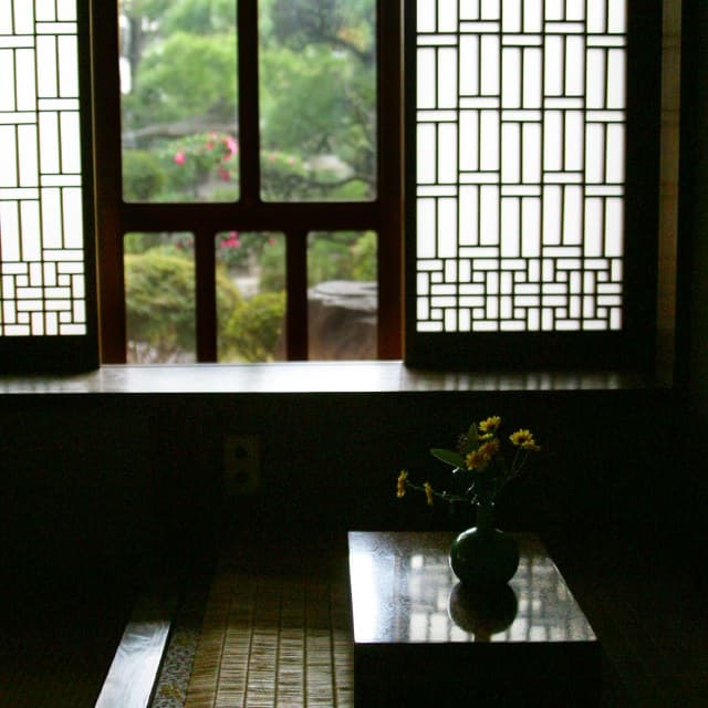 Tatami Rooms Facing the Garden