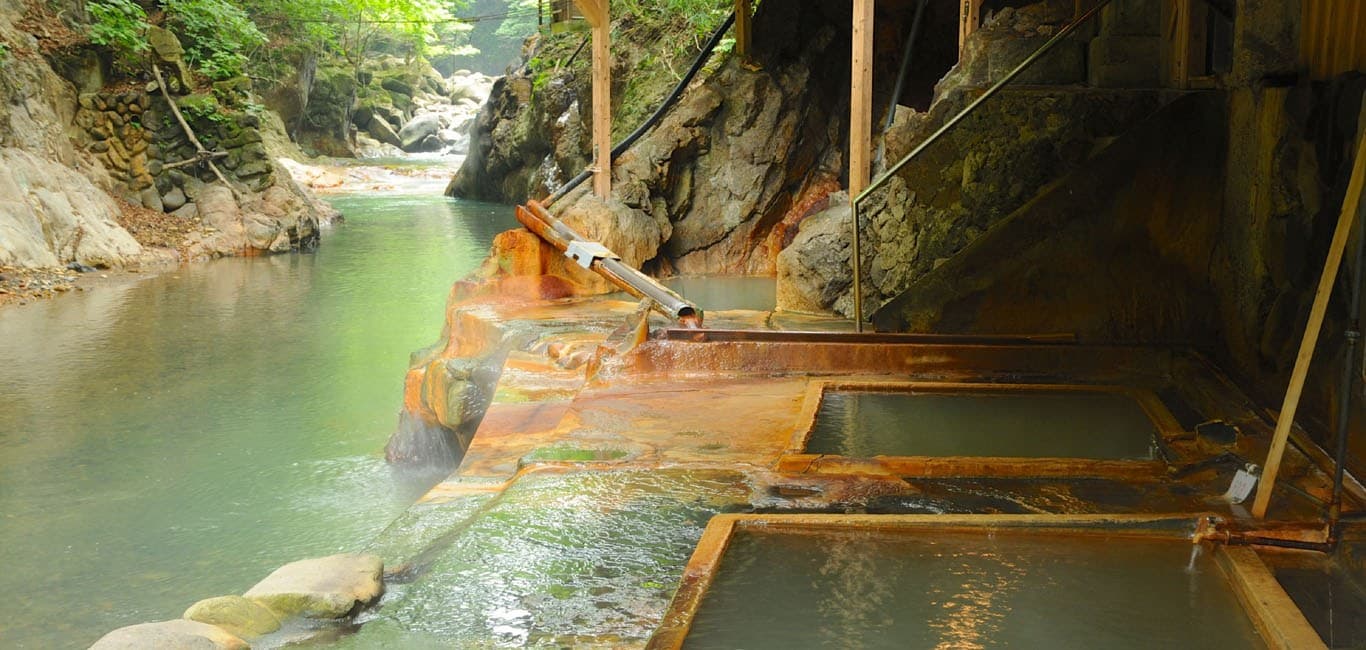 The Road to a Secret Bath in the Gorge