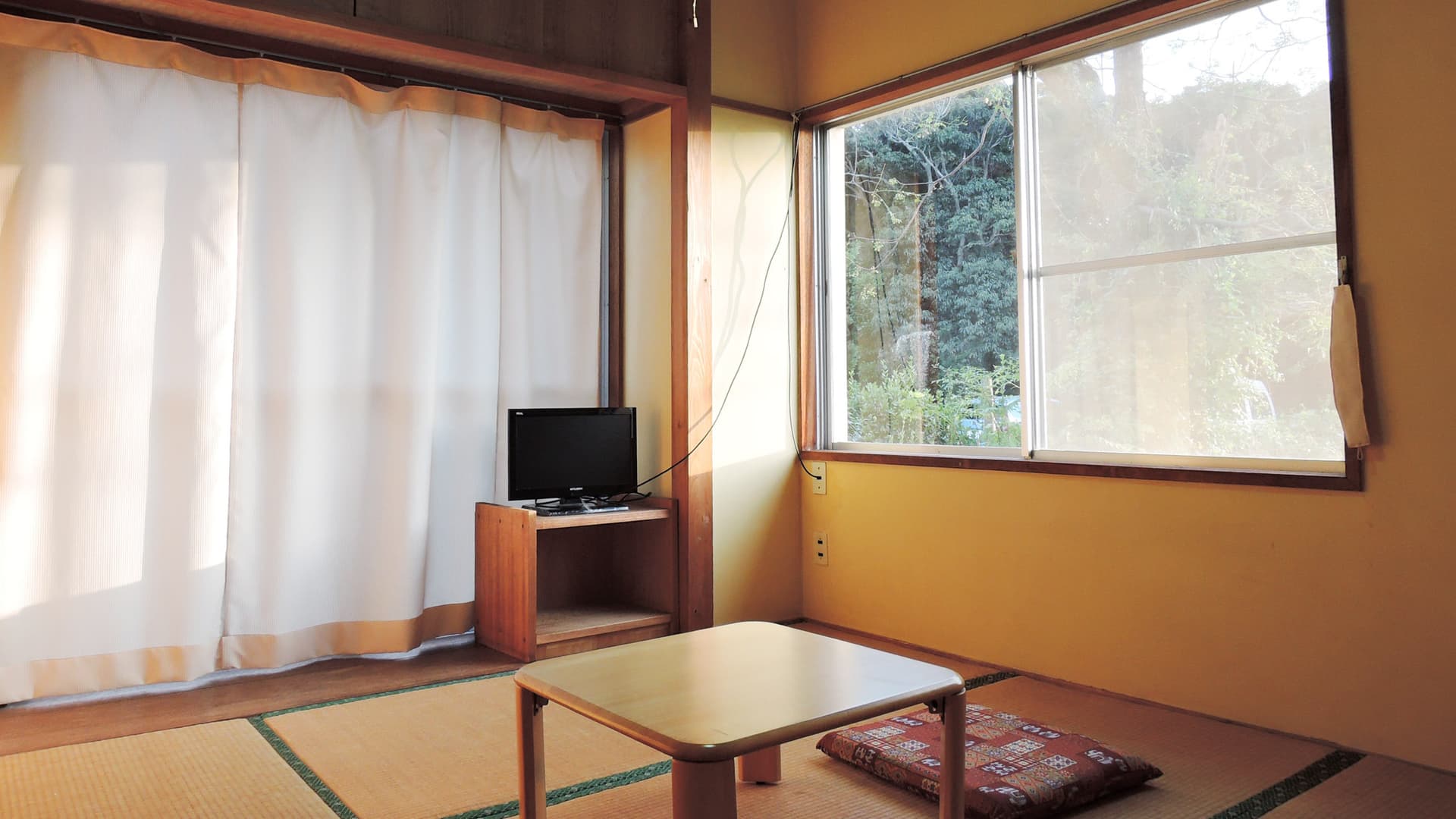 Tatami Rooms Facing Forest and Garden