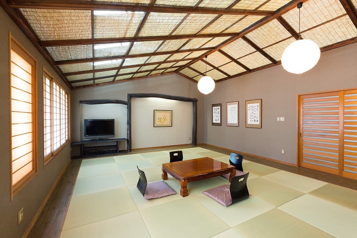 Rooms Facing the Lake