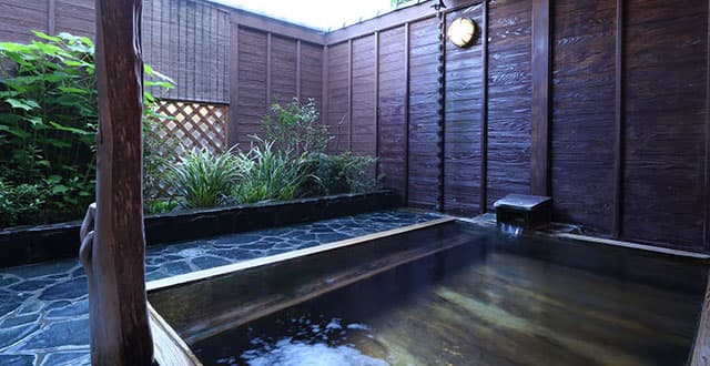 Two Ways to Enjoy the Open-Air Baths