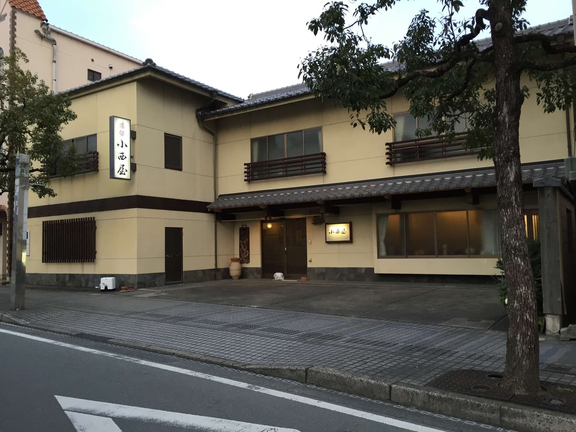 A Purely Japanese Building Shaped by Time
