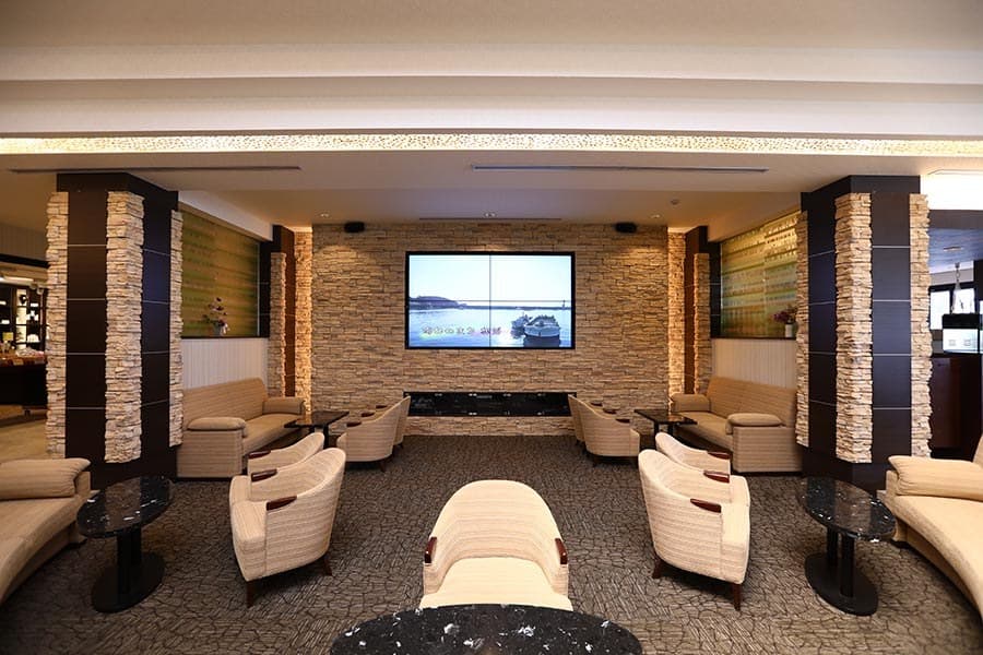 The 1st-Floor Healing Space 'AZUL,' Where Laughter Lingers