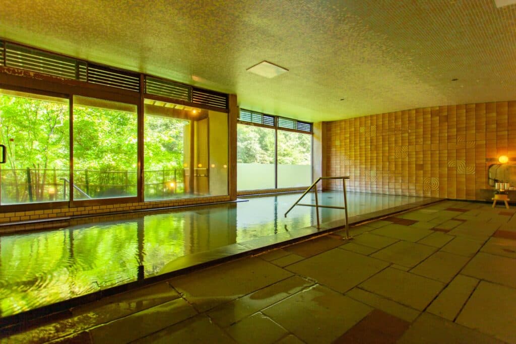A 100% Source Onsen Wrapped in Kakusenkei Ravine