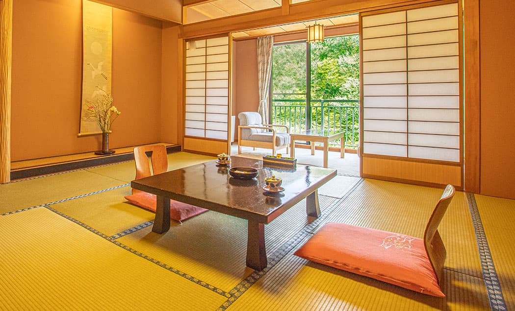 Sukiya-Style Modern Rooms Facing the Ravine
