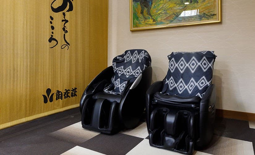 A Private Semi-Open-Air Bath and a Place to Rest