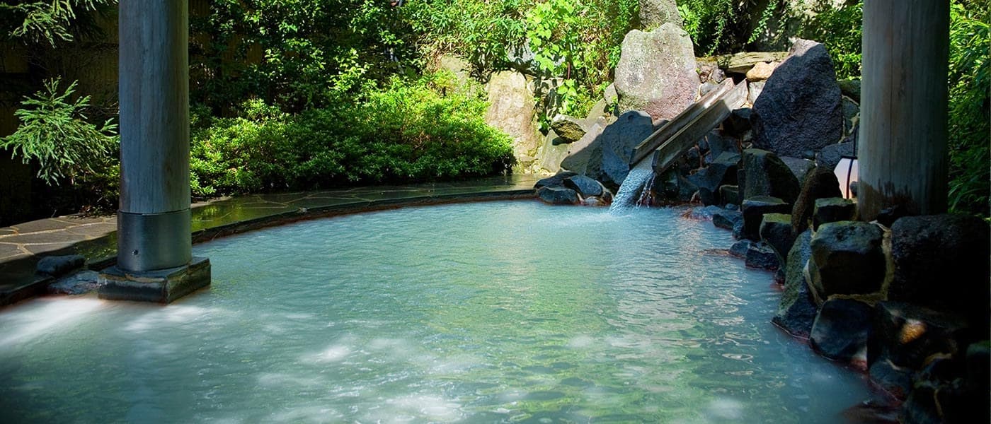 Open-Air Baths and the Large Bath