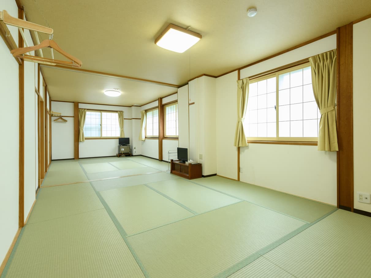 Rooms with river sounds and mountain views