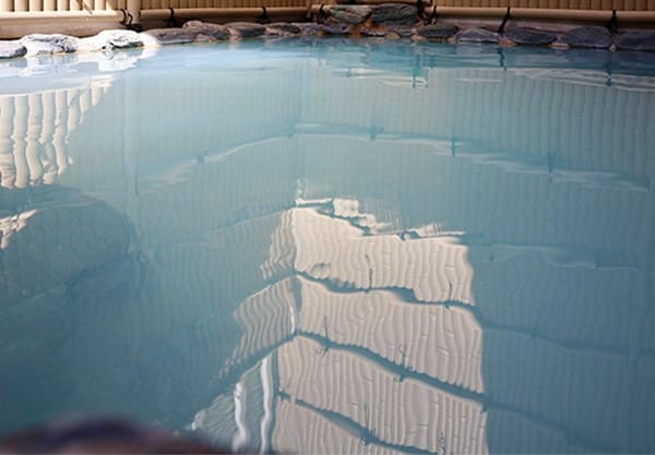 Open-air medicinal baths through the seasons