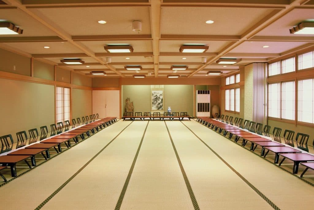 A Small Inn Wrapped in Tatami