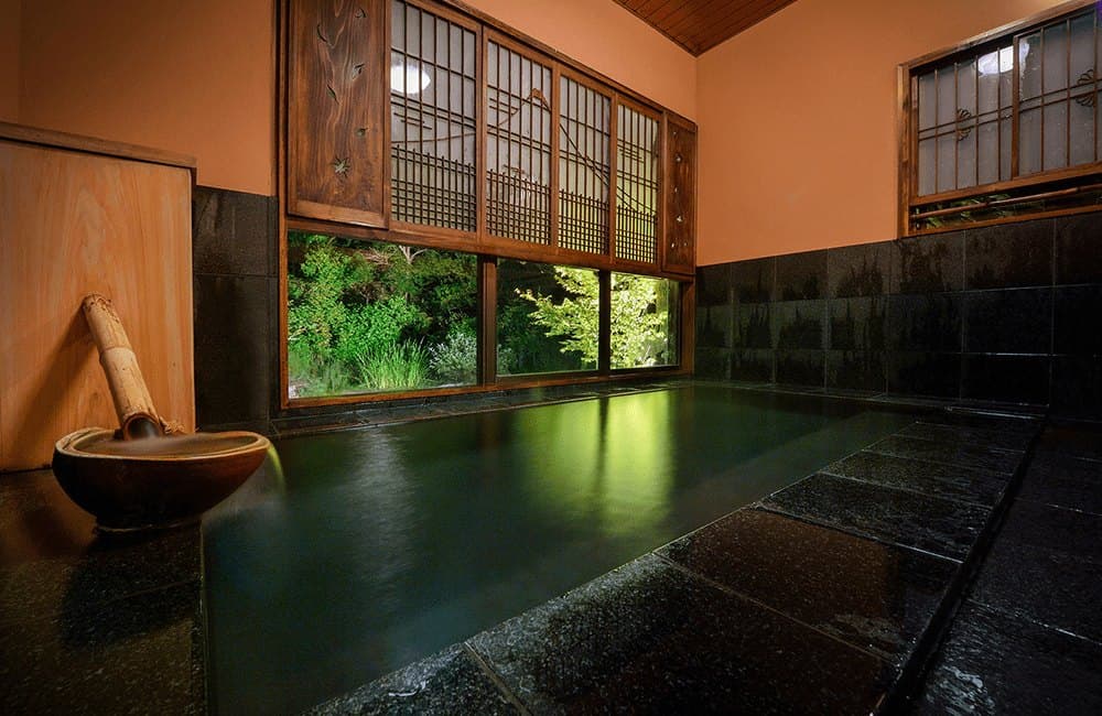 Four Private Baths, Four Moods