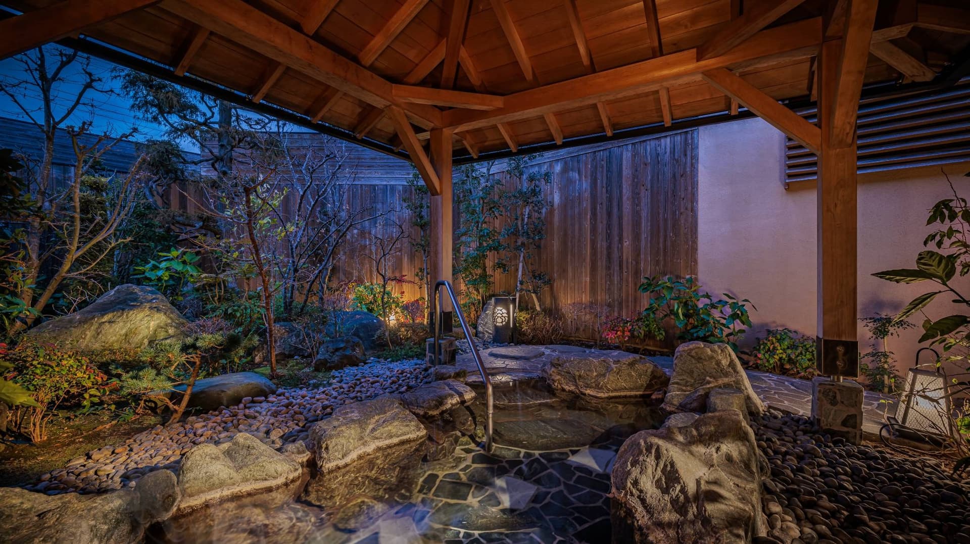 Kamogawa Onsen's 'Nagisa no Yu' — Six Baths to Explore