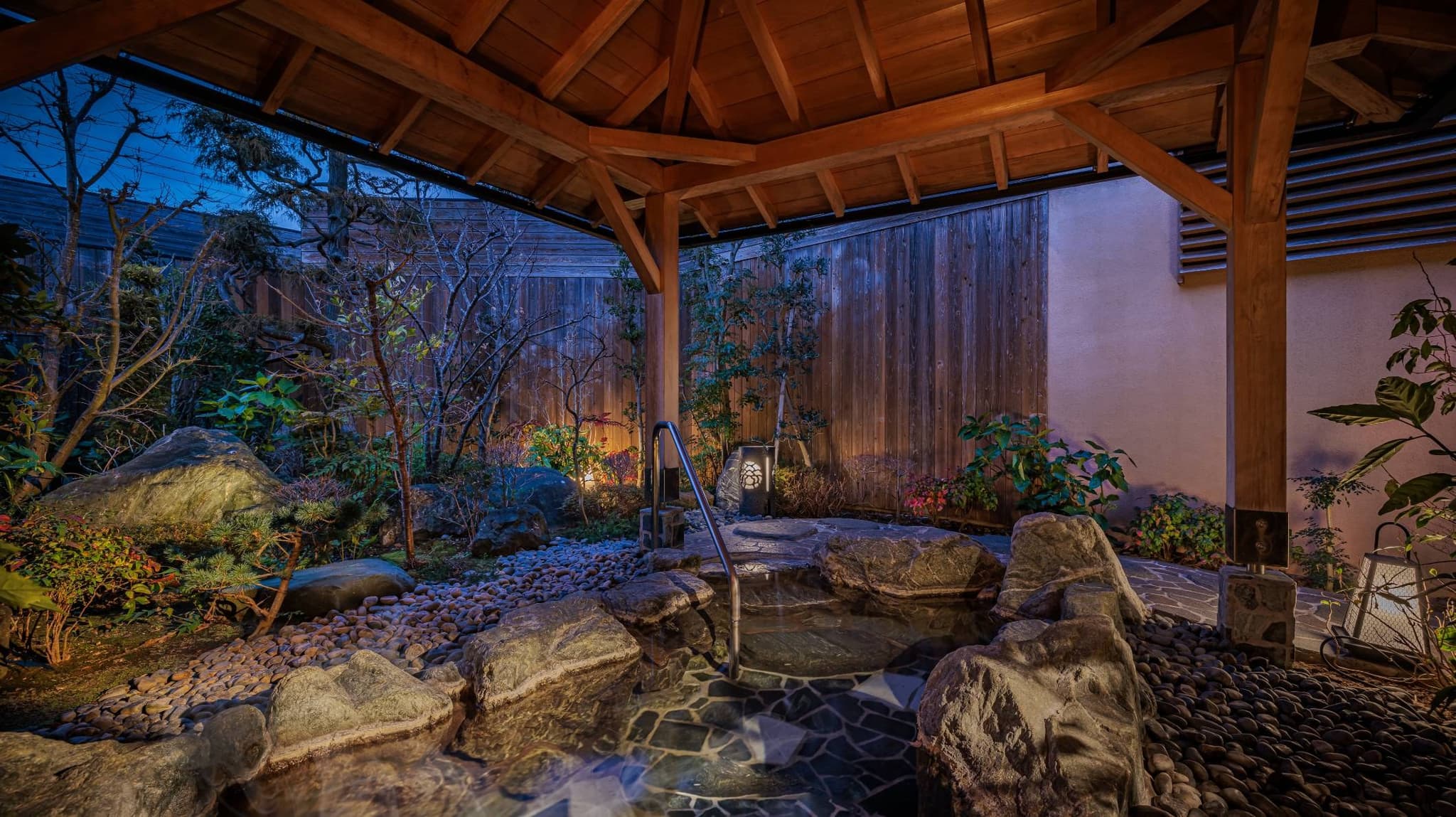 Kamogawa Onsen's 'Nagisa no Yu' — Six Baths to Explore