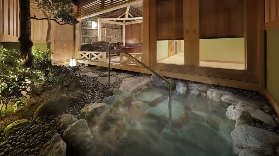 A Free Private Family Bath