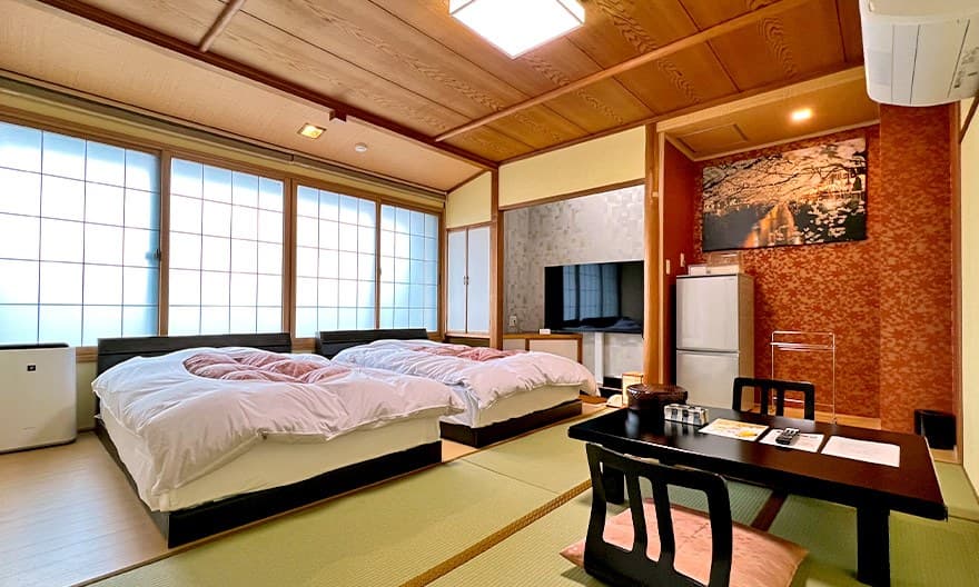 A Japanese-Western Room With Modern Touches