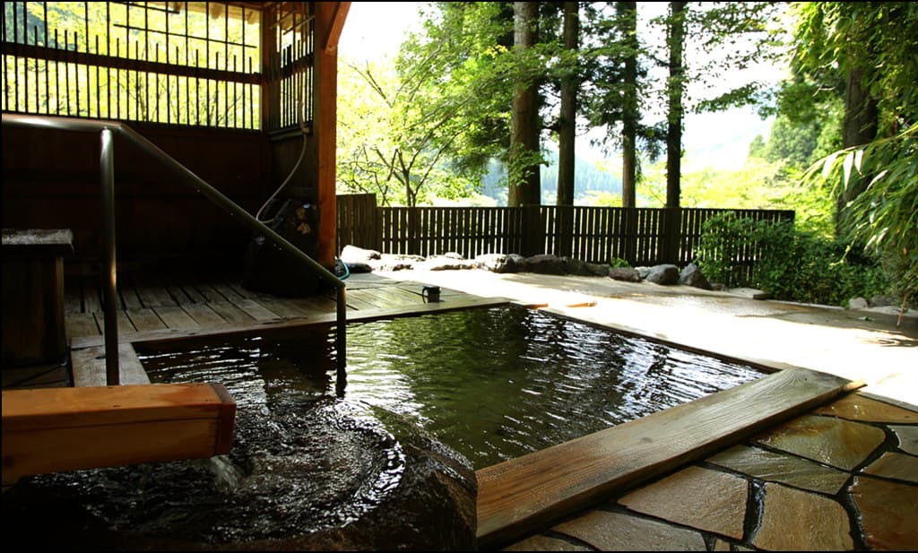 A Hidden Bathhouse in Oku-Mino Itadori