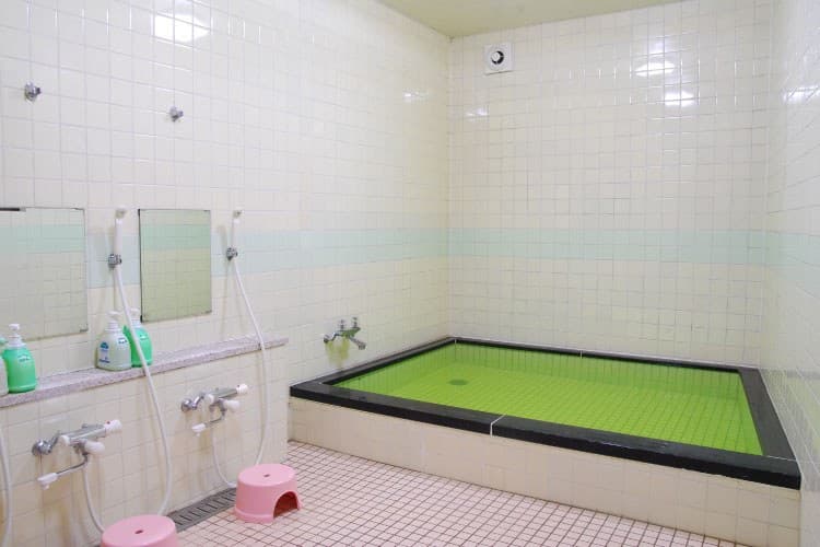 Large Communal Bath and Facilities