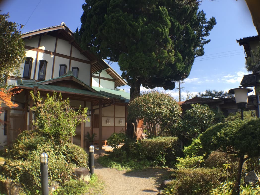 An Exterior That Blends with the Garden