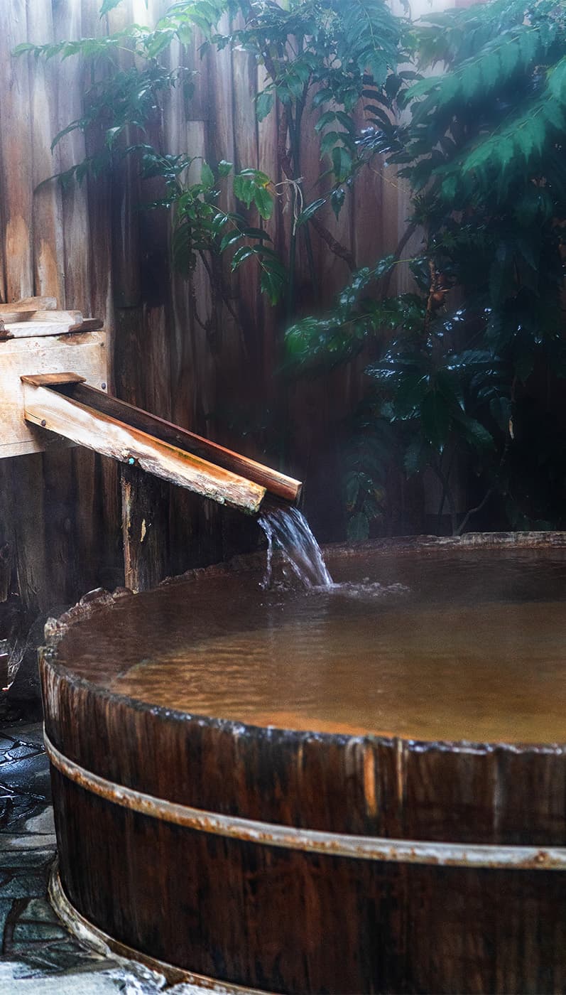 A 73.5°C Kakenagashi Hot Spring