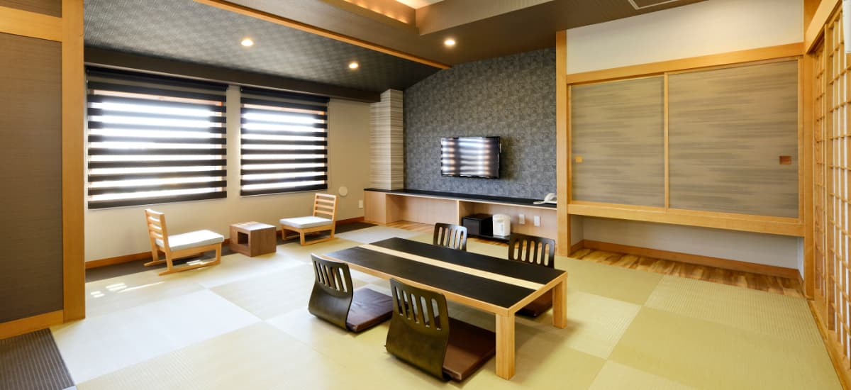 Japanese-Style Rooms with a Lake View
