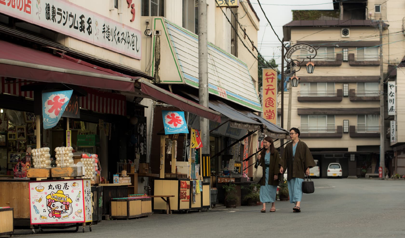 A Stroll Through a Retro Hot Spring Town