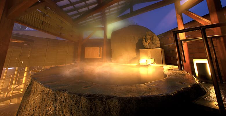12 Baths in All, Including One of Japan's Largest Stone Tubs