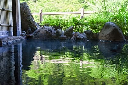 구주 연산을 바라보는 노천탕