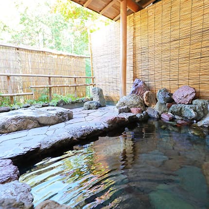 Baths That Reflect the Seasons