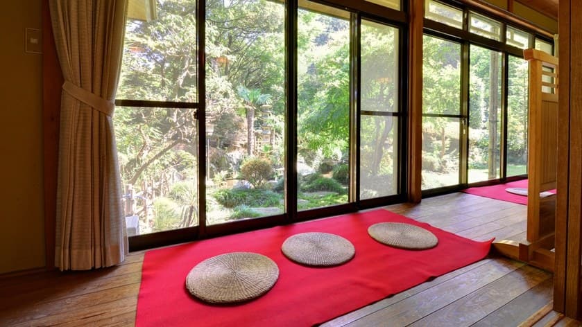 Rooms Facing the Forest