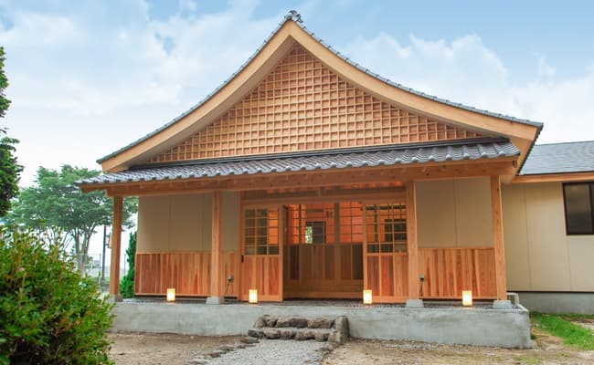 Six Free Private Baths