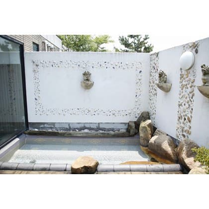 단고 온천 — 다이자의 바위가 깃든 노천탕