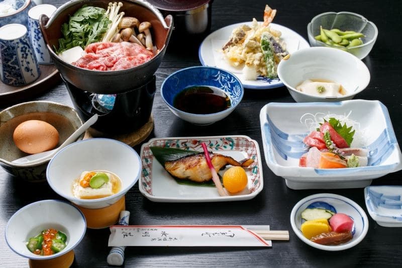 客房或包间里的一餐