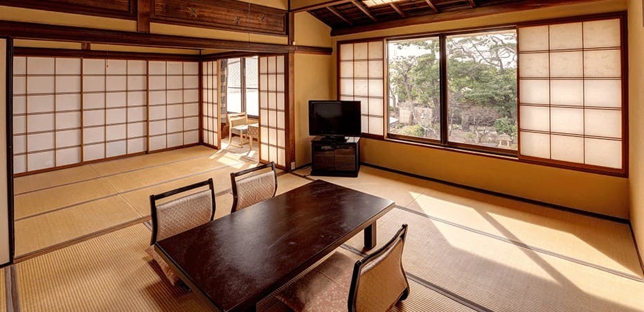 Japanese Rooms with 1920s Charm